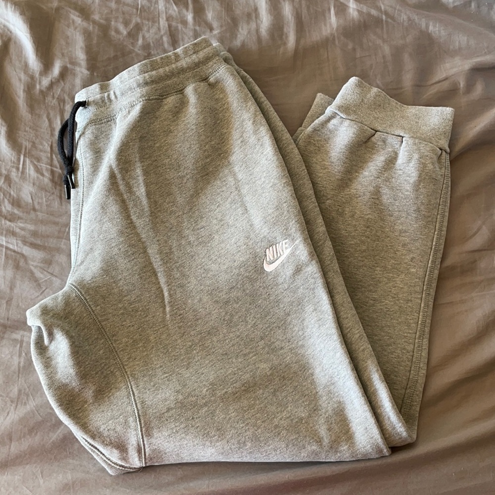 EUC Nike Men’s Drawstring Sweats Size XL